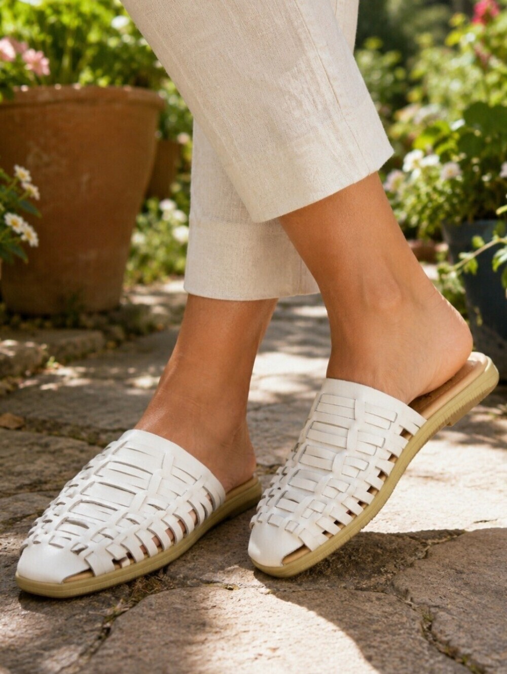 Softspots Size 9 White Leather Huarache Woven Slip On Shoe Boho style